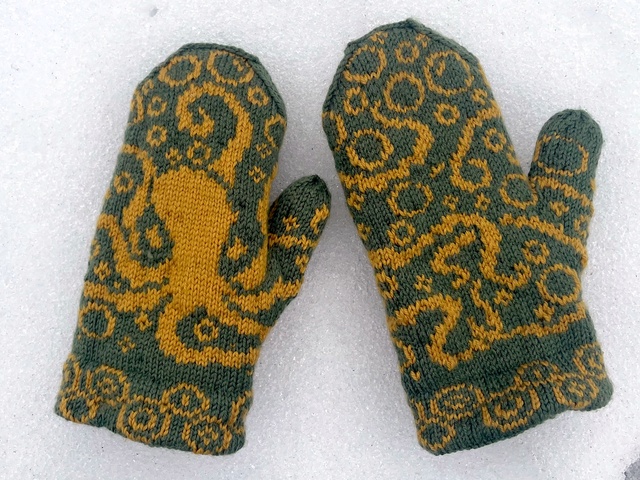 mittens snow small